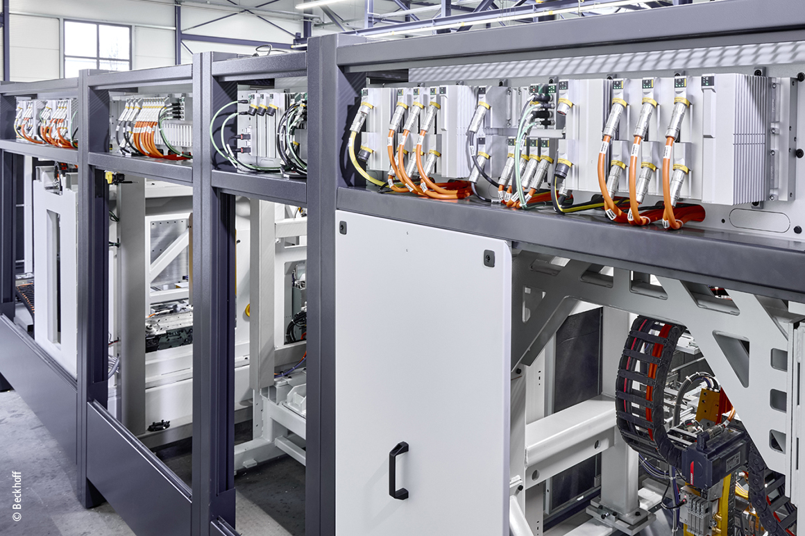 Each machine module has its own MX-System baseplate onto which the various function modules are attached and screwed.